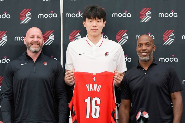 鑫恒盈配资 比卢普斯: 杨瀚森丰富的技能包打动了我 我有信心帮他提升